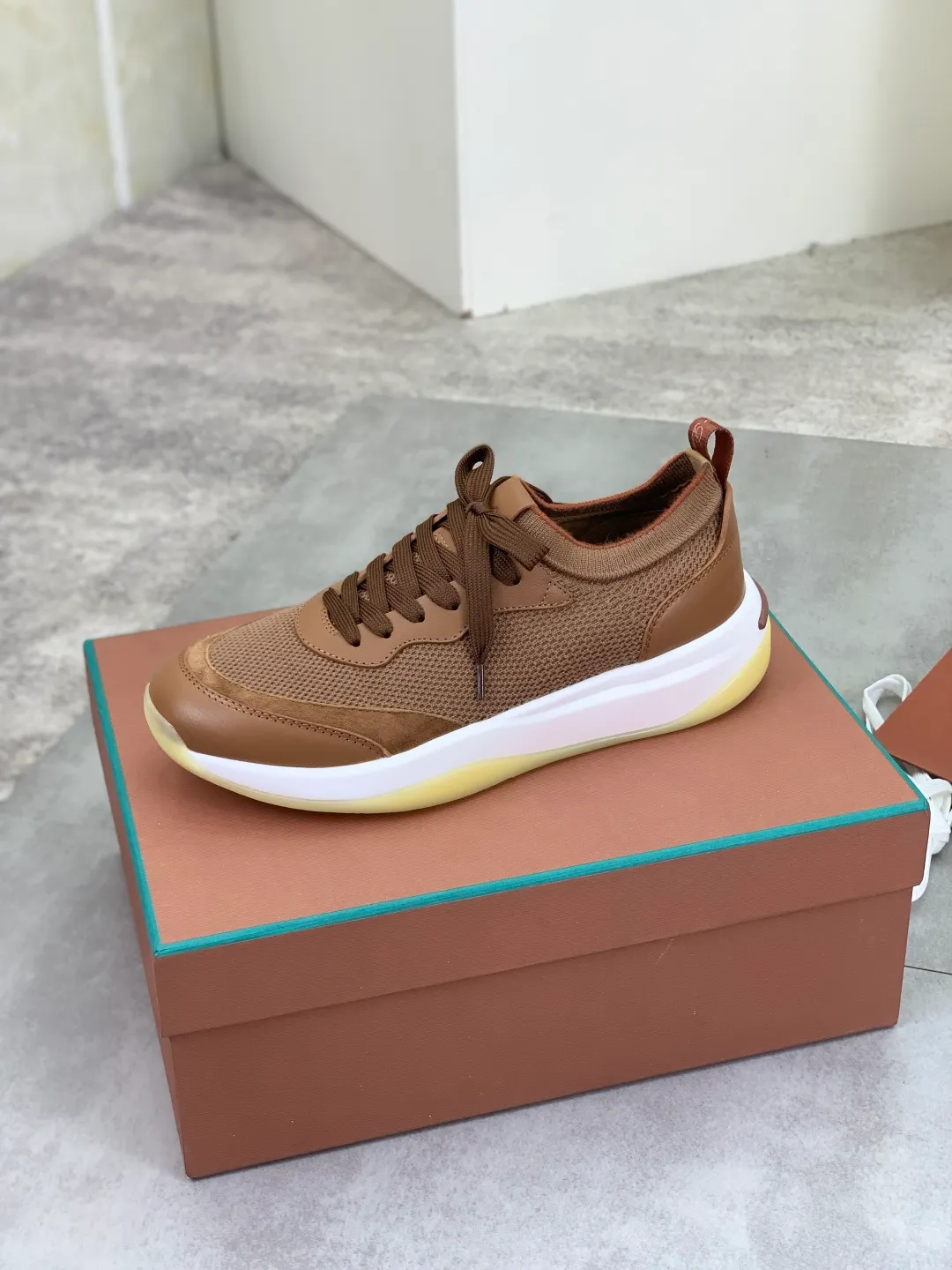Men's Men's Shoes 💰P620 New 💰High Quality Latest Casual Shoes Loro Piana 💯Top Authentic Grade💯Buy the original 1:1 copy💯 Founded the existing Loro Piana company on April 24, 1924. It is now the sixth generation of family business, providing top quality products to customers who are discerning about taste and quality. Imported original fly woven fabric with cowhide fabric, plain calfskin lining, hand-stitched thread with cowhide feet, original packaging, code number: 38-44 (customized for 45 and 46), seven colors available